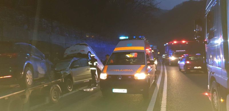 Accident de proporții pe Valea Oltului. Trafic blocat
