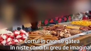 Dezastru fără margini la T&acirc;rgul de Crăciun din Constanţa. Zeci de preparate gătite pe trotuar