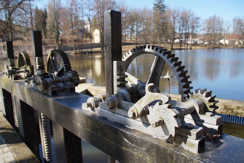 Cazul uluitor al unui bărbat din Bărlad. Nu vrea să mai plătească factura la apă de când a văzut un cuplu