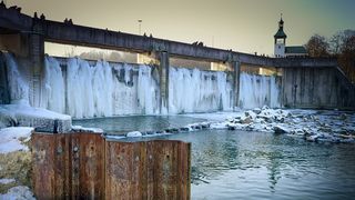 Cazul uluitor al unui bărbat din Bărlad. Nu vrea să mai plătească factura la apă de când a văzut un cuplu în ipostaze intime, la baraj