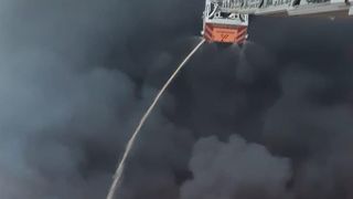 Incendiu devastator la o fabrică de mezeluri, &icirc;n C&acirc;mpia Turzii (VIDEO)