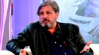 Apariție surpriză la priveghiul lui Cornel Galeș! Fiica lui a venit &icirc;n mare secret, iar pentru ea a fost deschis sicriul! Ce a făcut la căpăt&acirc;iul tatălui ei? EXCLUSIV