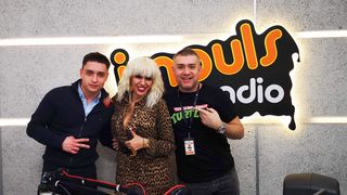 Raluca Badulescu, &bdquo;bomba&rdquo; de energie in matinalul de la Radio Impuls  &ldquo;Le place ce fac, sunt &bdquo;fierti&rdquo;, o simt in privirile lor!&rdquo;