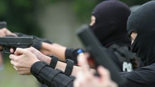 Un poliţist din Teleorman este cercetat după ce le-a v&acirc;ndut colegilor cătuşe cu 50 de lei