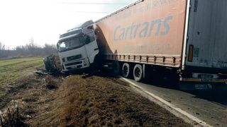 Accident grav în Hunedoara! Doi bărbați au murit pe loc după ce au ajuns sub roțile unui TIR