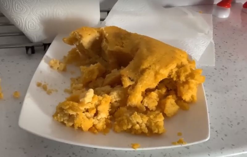 Jador de la „Puterea Dragostei” așa cum nu l-ați mai văzut niciodată. Concurentul face mămăligă