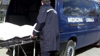 T&acirc;nără de 31 de ani, găsită moartă &icirc;ntr-un parc din Capitală