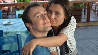 Interpretul Călin Geambașu și fosta iubită a acestuia sunt acuzați de corupere sexuală a minorilor