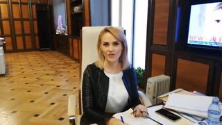 Gabriela Firea s-a fotografiat cu caloriferul electric &icirc;n birou