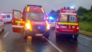 Teleorman: o persoană decedată și alte 9 rănite după ce microbuzul &icirc;n care se aflau s-a răsturnat