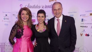 Fiica lui Mircea Geoană a făcut senzaţie la o petrecere din Beverly Hills! Ana a venit îmbrăcată într-o rochie sexy cu spatele gol!