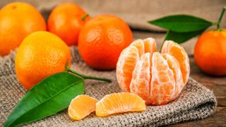 Clementinele cu frunze, vedete în supermarketuri. Secretul lor. Ce sunt de fapt. Mai cumperi?