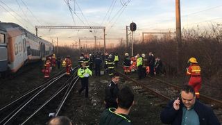 CFR Călători: Accidentul din judeţul Prahova s-a produs după ce un tren de marfă al unui operator privat a lovit trenul Regio 5008 Buzău - Bucureşti Nord - FOTO, VIDEO