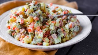 Salata de boeuf. Rețetă clasică pentru Crăciun