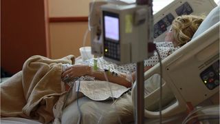 O tânără de 20 de ani din Iași a murit după ce a născut prin cezariană