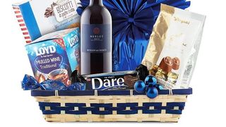 Rafinamentul la superlativ: un cos cadou de craciun cu produse de lux