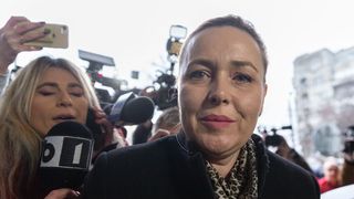 Carmen Dan, după ce a fost audiată la DIICOT în dosarul 10 august: Ministrul, indiferent de culoarea politică, nu conduce misiunile operative / Nu am vorbit cu Liviu Dragnea / Am trimis mesaje informative premierului în exercitarea calităţii guvernamental