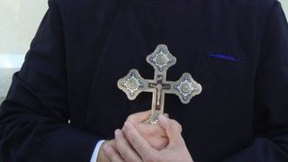 Un preot a ținut doi morți &icirc;ntr-o magazie de lemne pe motiv că oamenii decedați erau prea săraci&nbsp;&nbsp;&nbsp;&nbsp;&nbsp;&nbsp;&nbsp;&nbsp;&nbsp;&nbsp;&nbsp;&nbsp;