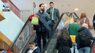 VIDEO | Ne prinde Crăciunul la raft! Cozi uriașe &icirc;n magazinele din toată țara