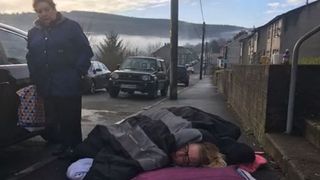 Moartea cruntă a unei mame. A decedat după ce a așteptat ambulanța șase ore pe trotuar