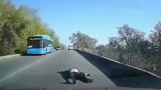 Imagini teribile cu o pacienta căzută din salvare. Echipajul medical a realizat că lipsește abia după 25 de kilometri