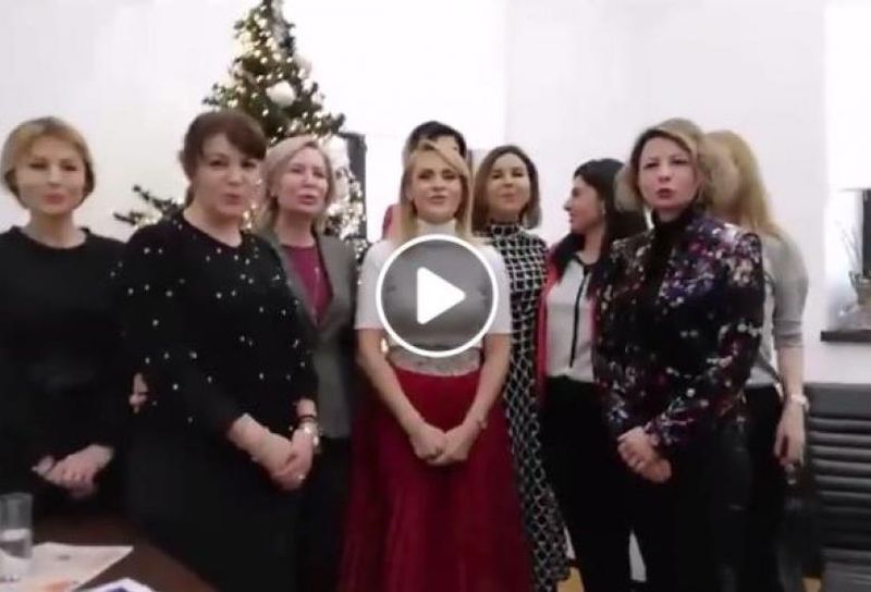 Gabriela Firea s-a apucat de cântat. Primarul Capitalei așa cum nu l-ați mai văzut