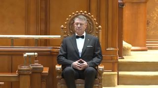 Klaus Iohannis, binecuvântat de Patriarhul Daniel la jurământul de învestire în funcție pentru cel de-al doilea mandat