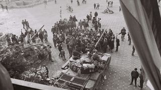 Guvernul marchează &icirc;mplinirea a 30 de ani de la Revoluţia din decembrie 1989, printr-un eveniment organizat la Ateneul Rom&acirc;n. Şeful statului va lua parte la manifestări. Pe sediul MAI va fi realizată o proiecţie de imagini