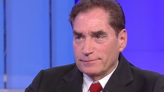 Petre Roman, apariție șocantă &icirc;n Piața Universității! Ce i s-a văzut la ceafă fostului premier pe cap