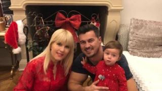 Elena Udrea publică o nouă fotografie cu familia: ”Crăciun fericit împreună cu cei pe care îi iubiţi!”