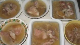 Piftie de porc pentru Revelion. Secretul gospodinelor pricepute pentru a ieși extraordinar de bună