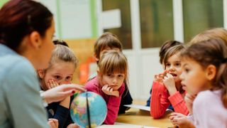 Rolul gradinitei si scolii private TeddyBar este sa vina in ajutorul copiilor si parintilor