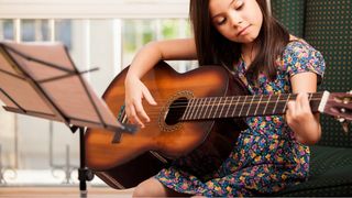 Top 5 instrumente muzicale potrivite copilului tau