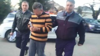 Polițist spulberat pe asfalt de un șofer care nu a vrut să oprească la semnalul acestuia