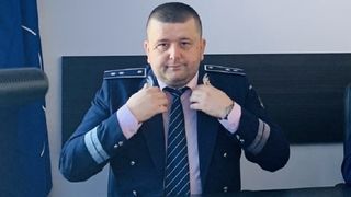 Şeful Poliţiei V&acirc;lcea, lăsat fără permis de conducere de subordonaţi, din cauza vitezei 