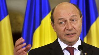 Traian Băsescu, afirmații dure la adresa lui Predoiu: "slugăreşte şi el puţin poate se mai pricopseşte cu o decoraţie"
