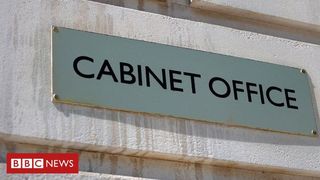 Gafă a guvernului britanic: A postat online adresele tuturor personalităţilor de pe lista cu distincţii regale de Anul Nou, între care şi Elton John