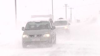 VIDEO | Turiștii aflați la munte, &icirc;n pericol dacă se aventurează pe trasee. E cod roșu de avalanșă