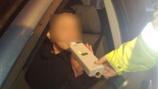 Aventura unei adolescente de 15 ani din Tulcea: a fost prinsă de polițiști beată la volan, &icirc;ntr-o mașină pe care o furase de la o cunoștință