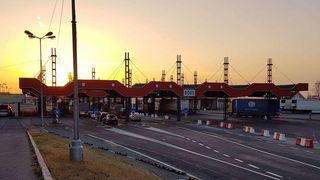 T&acirc;nără fără documente de călătorie găsită ascunsă &icirc;n maşina fratelui său, la Vama Borş 