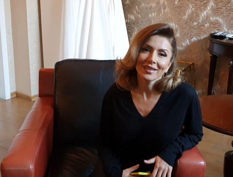 Primiți colindătorii? Cele mai tari vedete din România transmit urări de An Nou cititorilor stirilekanald.ro | VIDEO EXCLUSIV