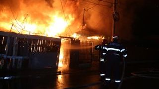 Cine este femeia grav rănită &icirc;n urma incendiului care a mistuit şase case &icirc;n Bucureşti