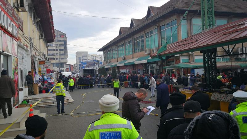 Cine este bărbatul înjunghiat, în ziua de Revelion, în Piața Centrală din Târgu-Jiu! A fost atacat pe la spate de un alt individ