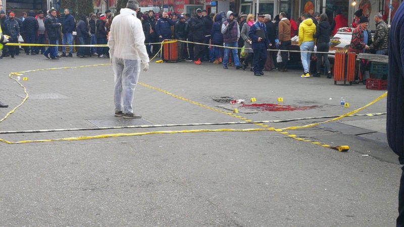Cine este bărbatul înjunghiat, în ziua de Revelion, în Piața Centrală din Târgu-Jiu! A fost atacat pe la spate de un alt individ