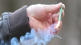 Constanţa: Adolescent de 17 ani, dus la spital după ce i-a explodat o petardă în faţă