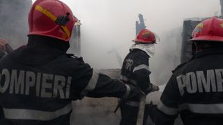 Piatra Neamţ: 30 de persoane au fost evacuate în urma unui incendiu