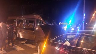 Accident rutier pe Calea Plevnei din Capitală, fiind implicate şi o ambulanţă cu pacient şi un microbuz cu pasageri! &Icirc;n total, sunt 21 de persoane implicate