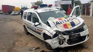 Maşină a Poliţiei, implicată într-un accident pe DN 1