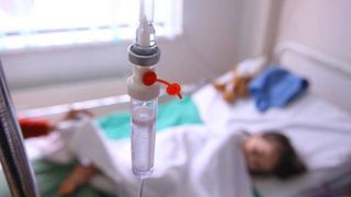 Vaslui: trei copii au ajuns în comă alcoolică la spital. Doi dintre ei au fost găsiți zăcând pe marginea unui drum