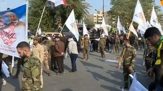 Mii de irakieni au strigat "Moarte Americii!" la funeraliile generalului Qassem Soleimani